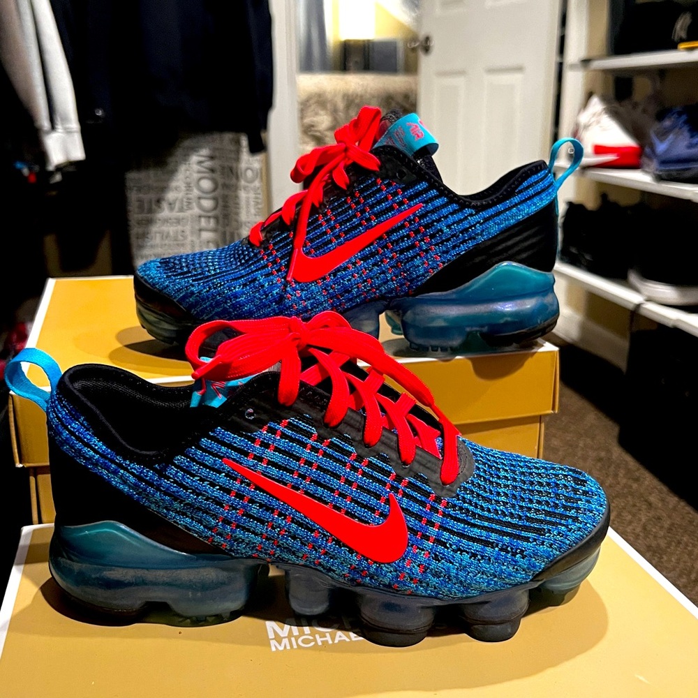 Nike VaporMax Blue & Fluorescent Red Size 4Y (6 Women’s)